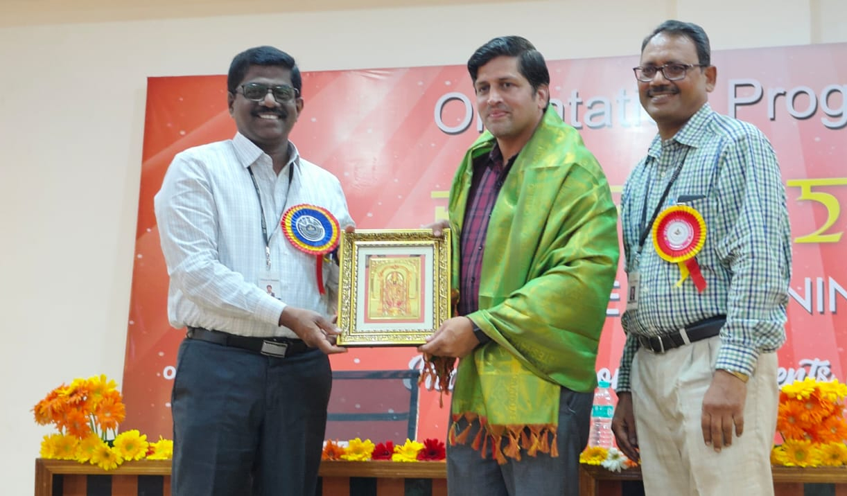 ఇంజినీరింగ్‌తో అవకాశాలు మెండు:ఎన్‌.ఎన్‌.మూర్తి