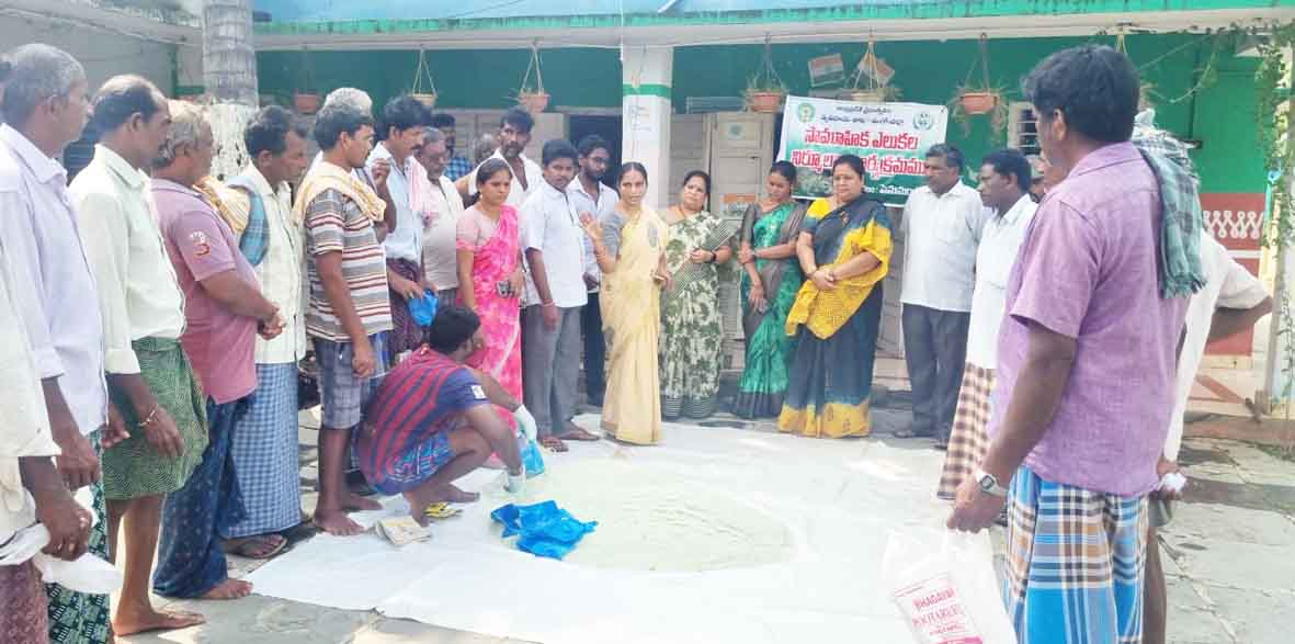 రైతులకు ఎలుకల నిర్మూలన మందు అందజేత