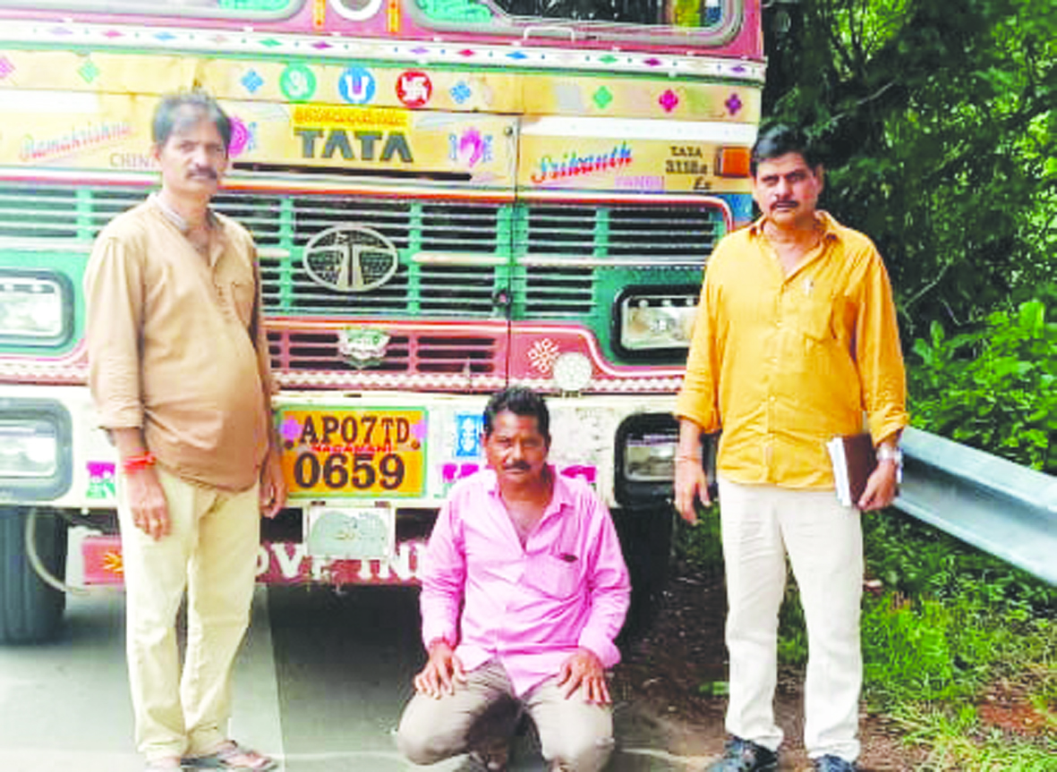250 క్వింటాళ్ల రేషన్‌ బియ్యం పట్టివేత