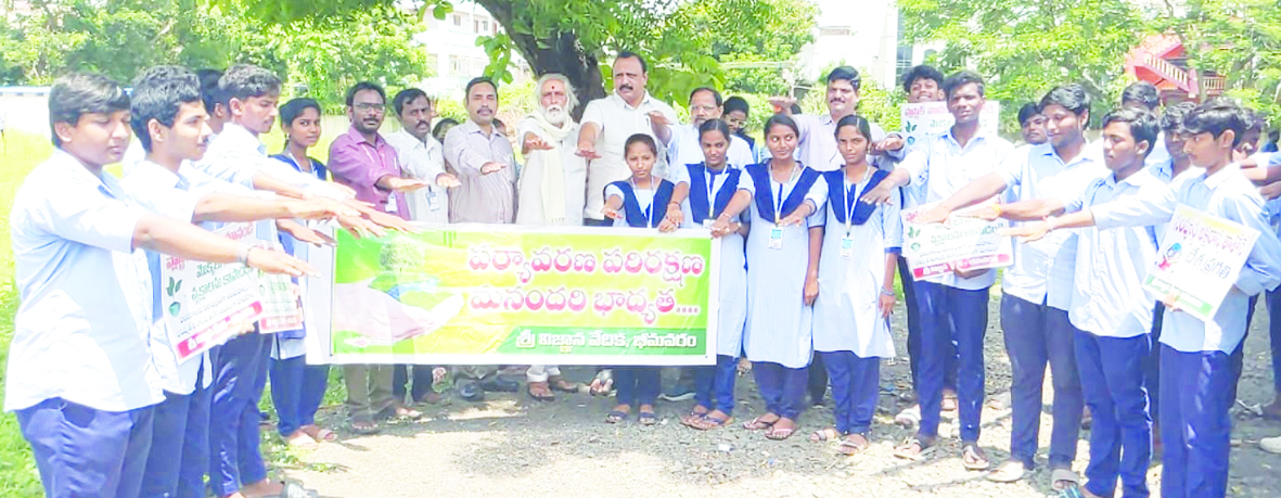 మొక్కలను నాటడం సామాజిక బాధ్యత