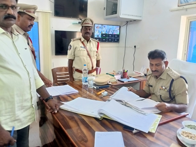 నేరాలు తగ్గుముఖం చేపట్టాలి: డిఎస్‌పి