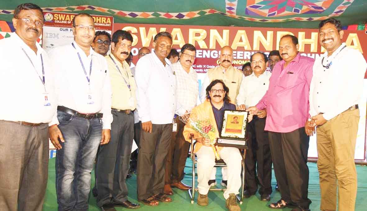 స్వర్ణాంధ్ర కళాశాలలో బీటెక్‌ తరగతులు ప్రారంభం