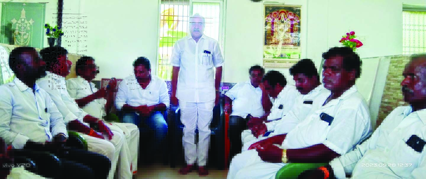 ఎమ్మెల్యే ను విమర్శించే స్థాయి హరిచంద్రా రెడ్డికి లేదు:వైసిపి