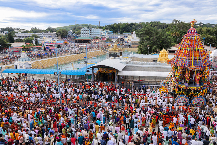 వైభవంగా శ్రీవారి రథోత్సవం