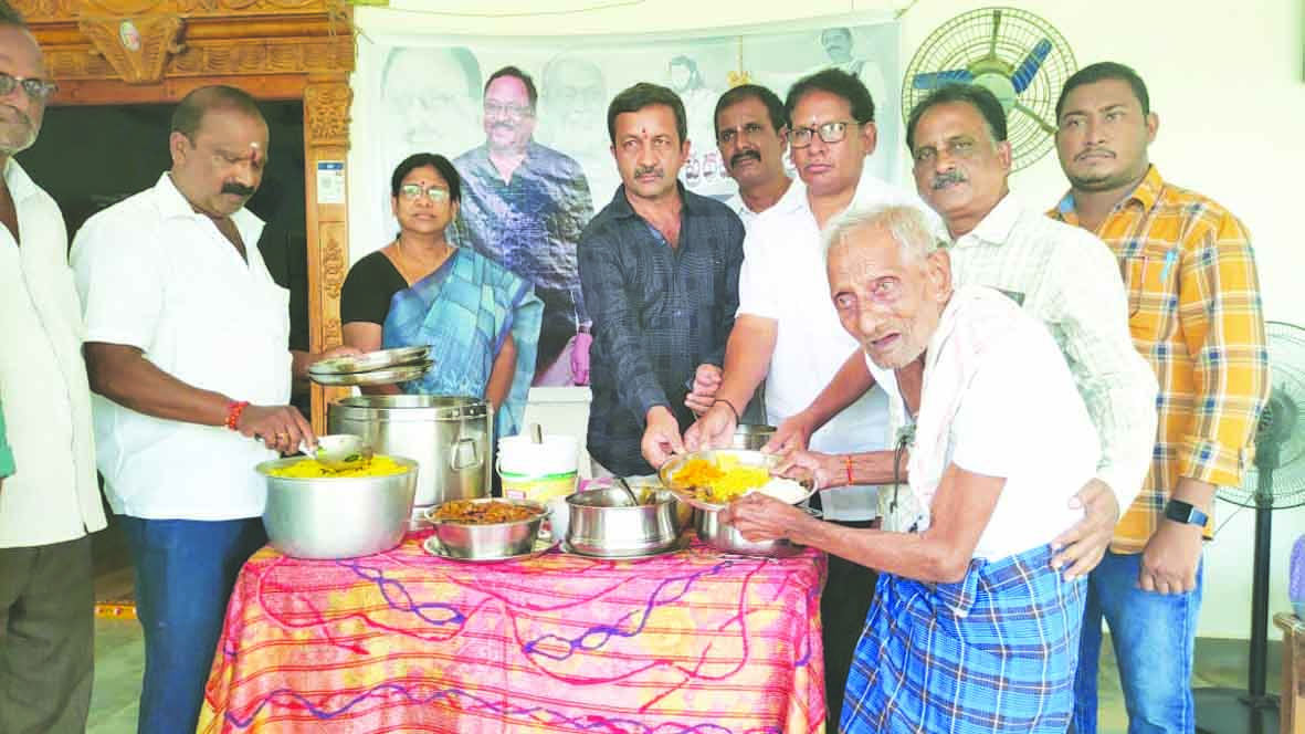 ఉండిలో కృష్ణంరాజు వర్థంతి సభ