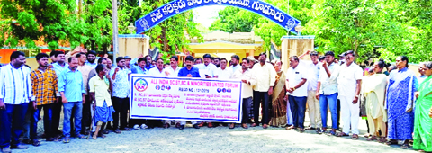 కబ్జా భూములు కాపాడాలి..