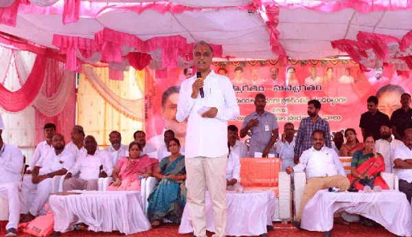 పరిపాలన వికేంద్రీకరణ వల్లే రాష్ట్రాభివృద్ధి సాధ్యం : మంత్రి హరీశ్‌ రావు