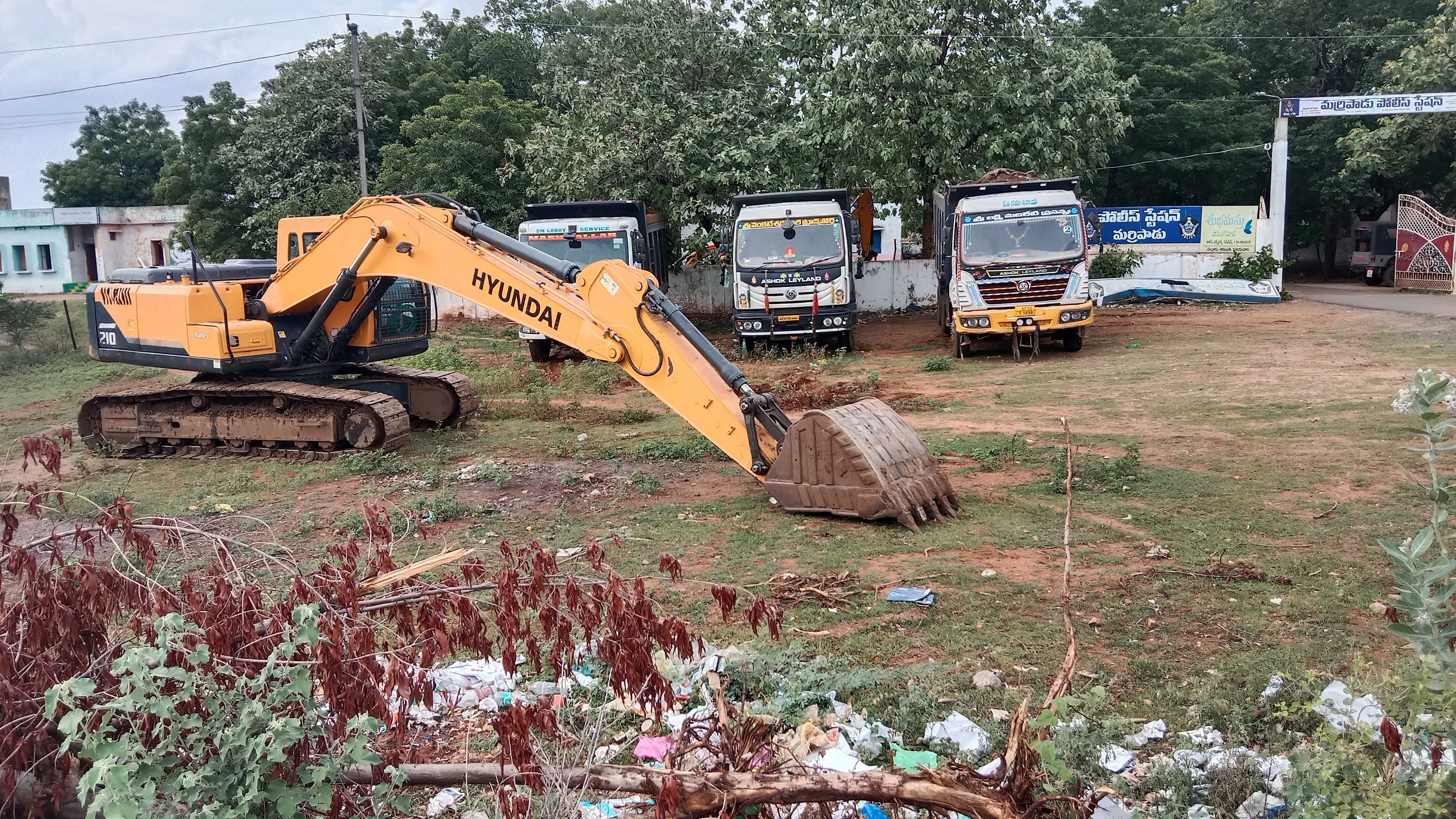 వాహనాలు పట్టివేత