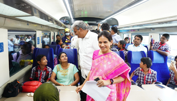రైల్వేల ఆధునీకరణకు ప్రాధాన్యత కేంద్ర సహాయ మంత్రి భారతి ప్రవీణ్‌ పవార్‌
