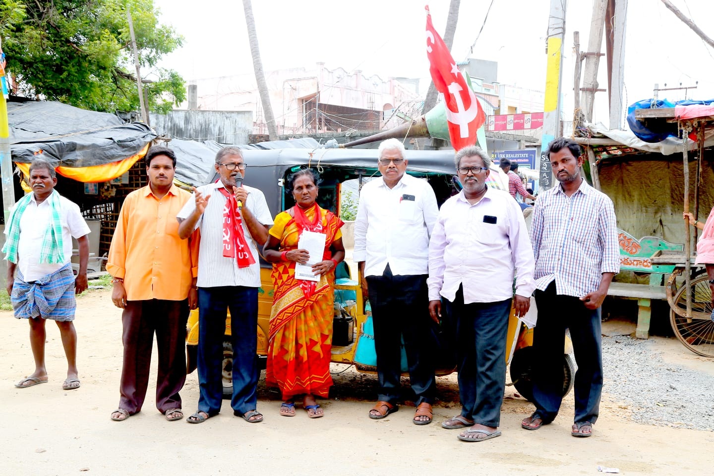 పెరిగిన ధరలతో పేదల బతుకు భారం