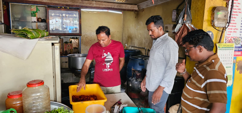 హోటళ్లు, బేకరీల తనిఖీ