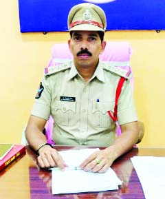 కొత్త వ్యక్తులను నమ్మి మోసపోవద్దు: సిఐ