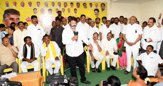 రాజకీయ యుద్ధానికి సిద్ధం కండి