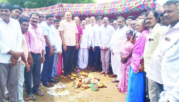 పక్కా రహదారుల నిర్మాణానికి పెద్దపీట