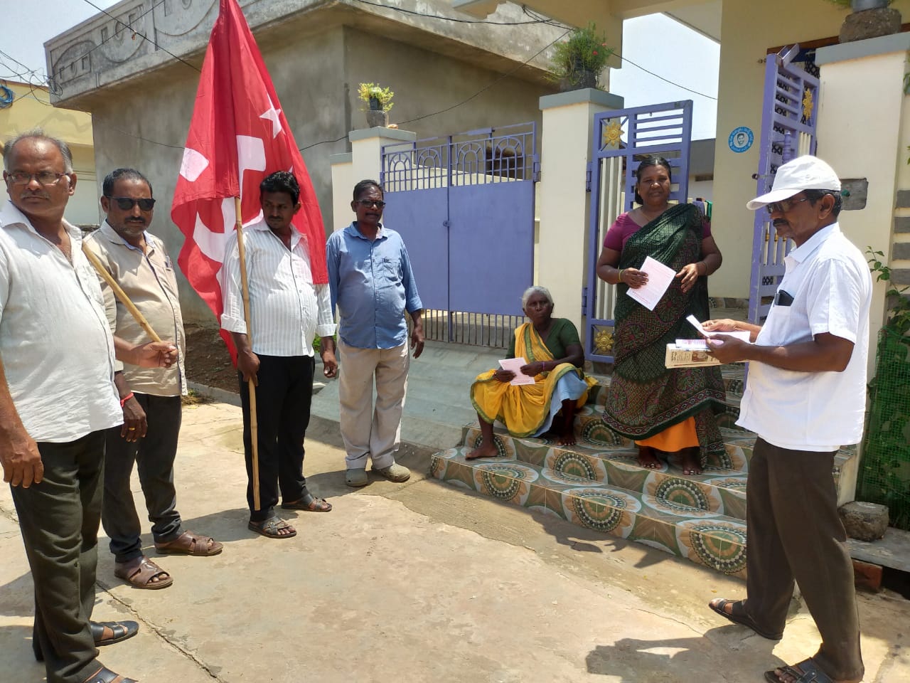 నిత్యావసర ధరలను తగ్గించాలి : సిపిఎం