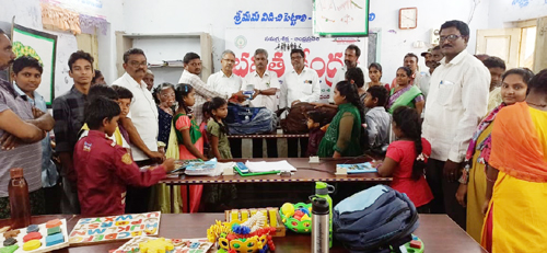 బోధనోపకరణాలు పంపిణీ
