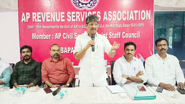రెవెన్యూ సర్వీసెస్ రాష్ట్ర అధ్యక్షులు బొప్పరాజు వెంకటేశ్వర్లు