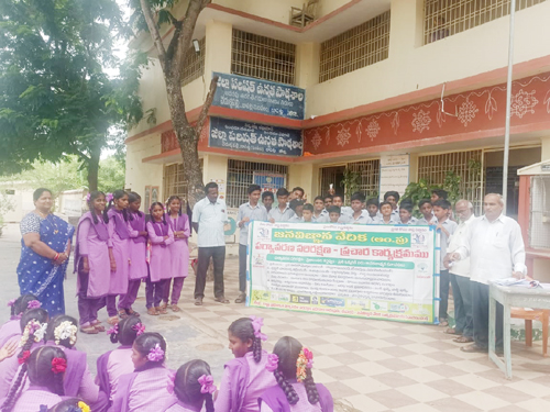 ప్రచార కార్యక్రమంలో పాల్గొన్న జేవివి నాయకులు