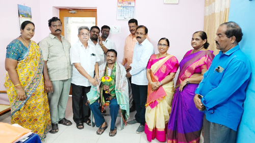 ఉపాధ్యాయుడు హరికృష్ణకు సన్మానం