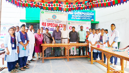 వైద్య శిబిరంలో ఎన్ఎస్ఎస్ బృందం