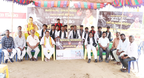 చీరాలలో జరుగుతున్న దీక్షలో ఎంఎం కొండయ్య 