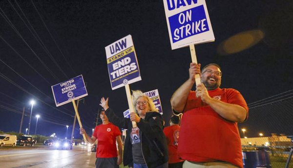 13000-workers-from-detroits-go-on-strike