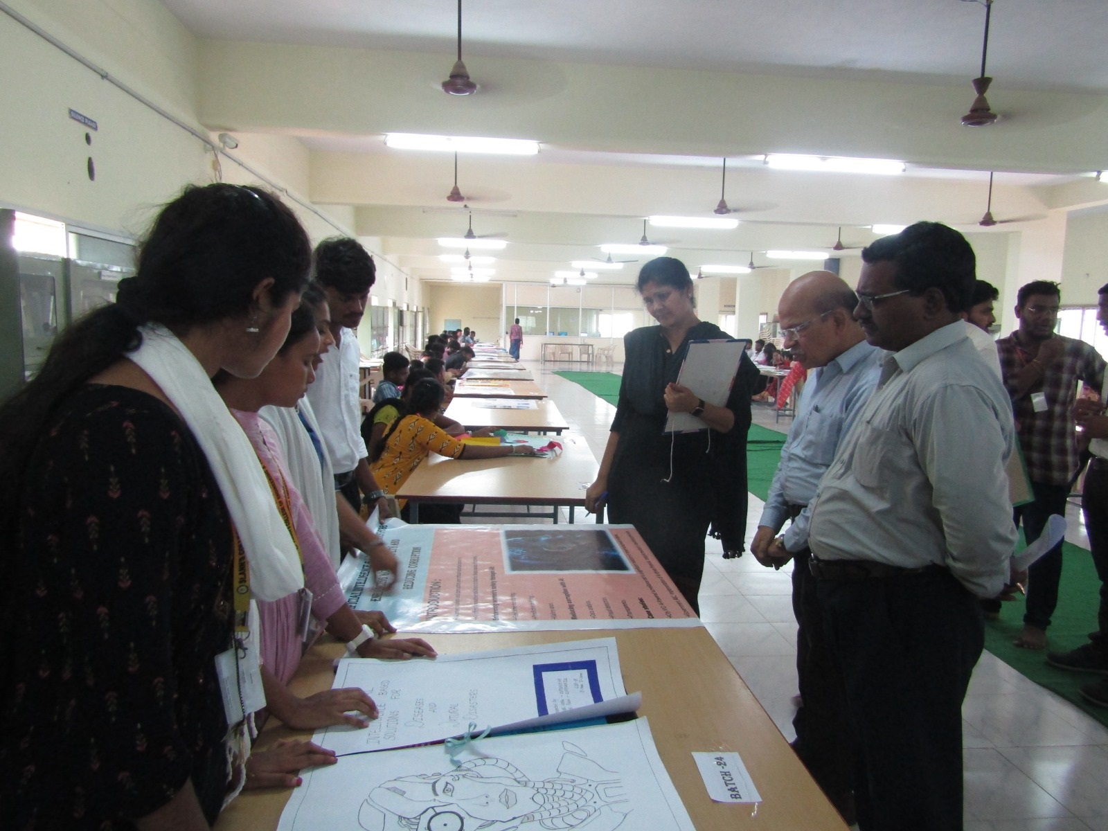 సెయింట్ ఆన్స్ ఇంజినీరింగ్ కళాశాలలో పోస్టర్ ప్రజెంటేషన్‌పై పోటీలు