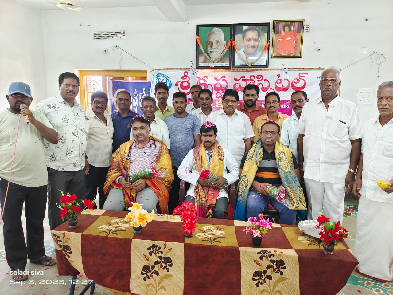 'వారి సేవలు ఆదర్శప్రాయం'