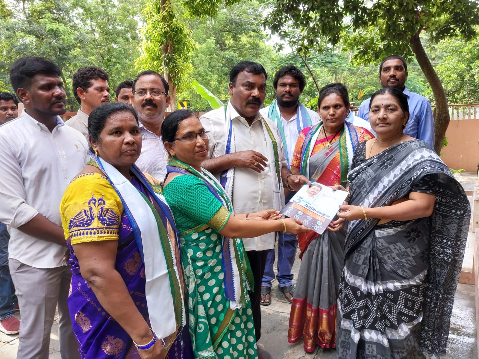 తాళం వేయబడిన భట్టిప్రోలు సచివాలయం --2