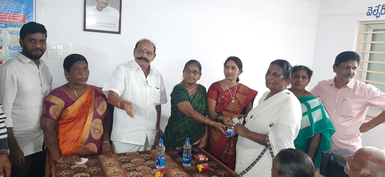 నూతన ఫించన్లు పంపిణీ