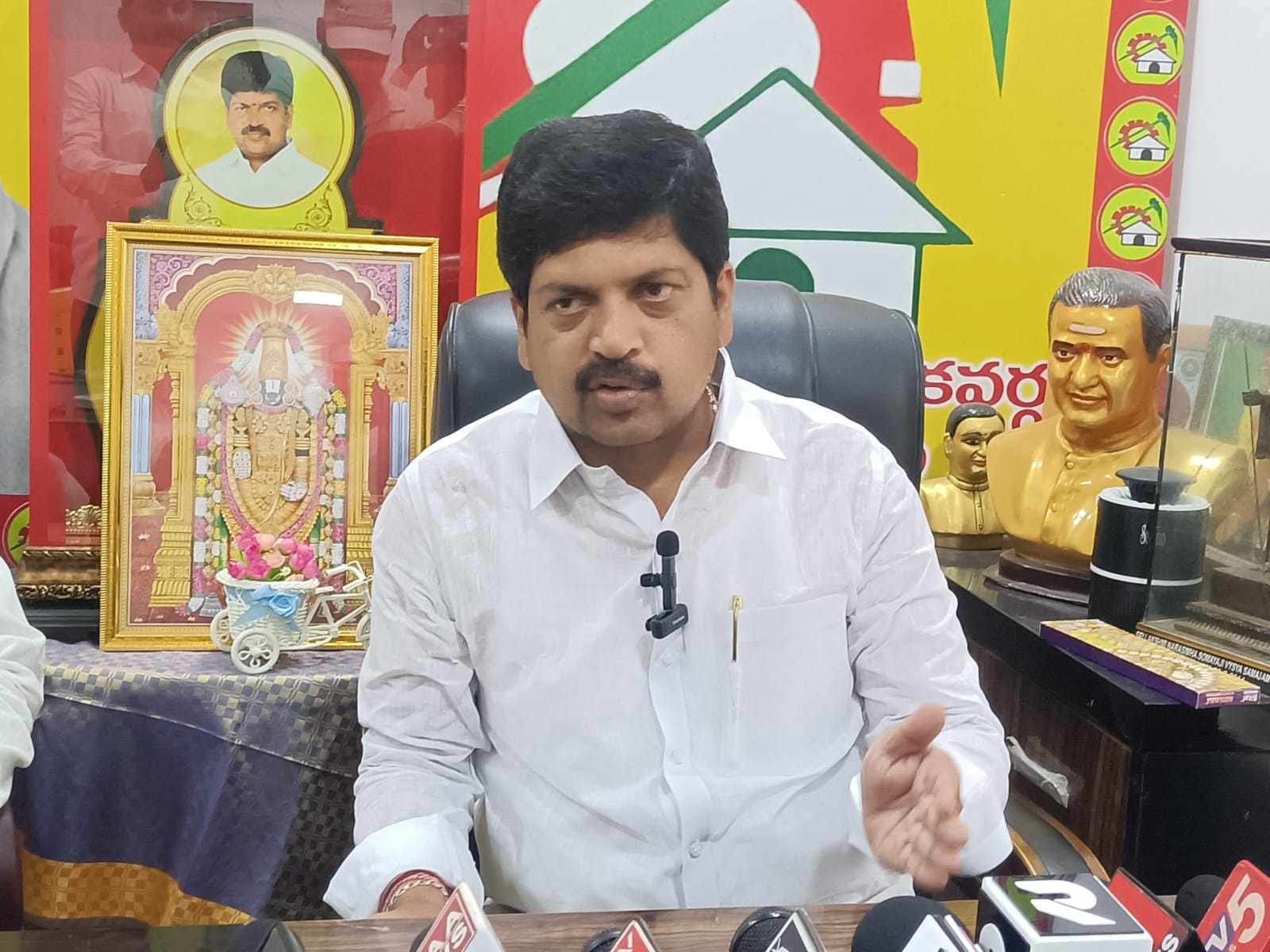 అబద్ధాలతో పేర్ని నాని అంకెలగారడీ