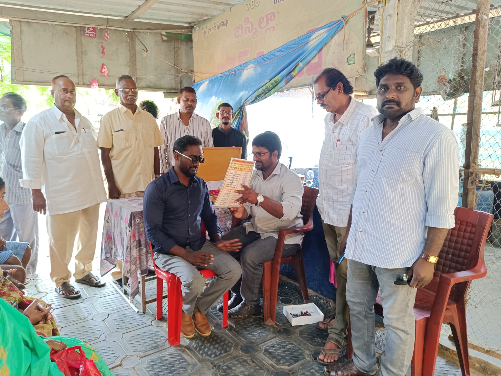 ఉచిత నేత్ర వైద్య శిబిరంలో 80మందికి పరీక్షలు