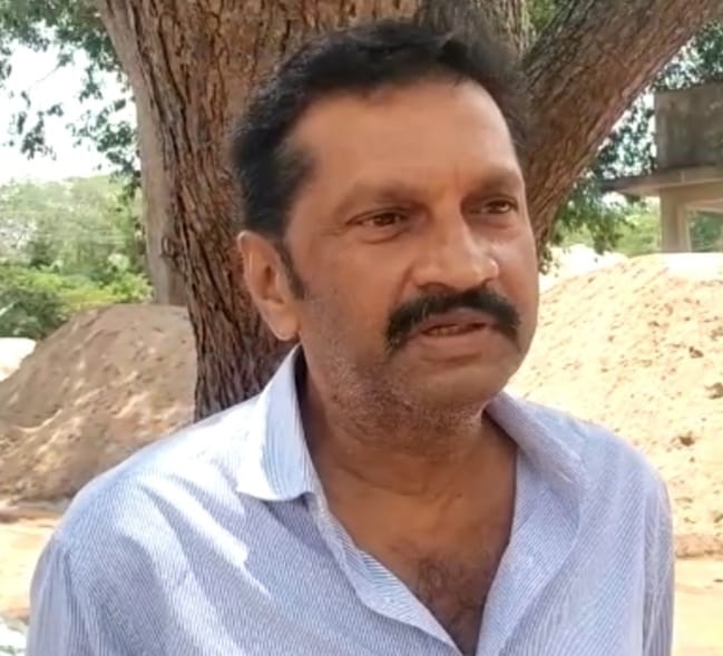 రామన్నపేట సచివాలయ నిర్మాణం చేస్తున్న బాధితుడు చుండూరి అర్జునరావు