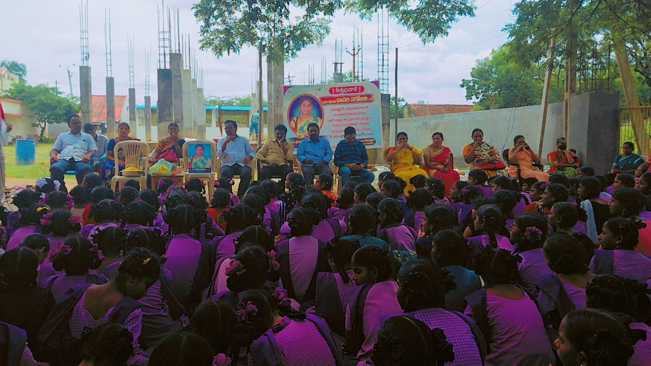 'సరోజిని మృతి బాధాకరం'