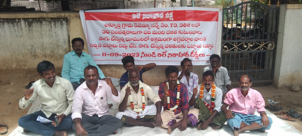 దీక్షల్లో అక్కుర్తి దళితులు 