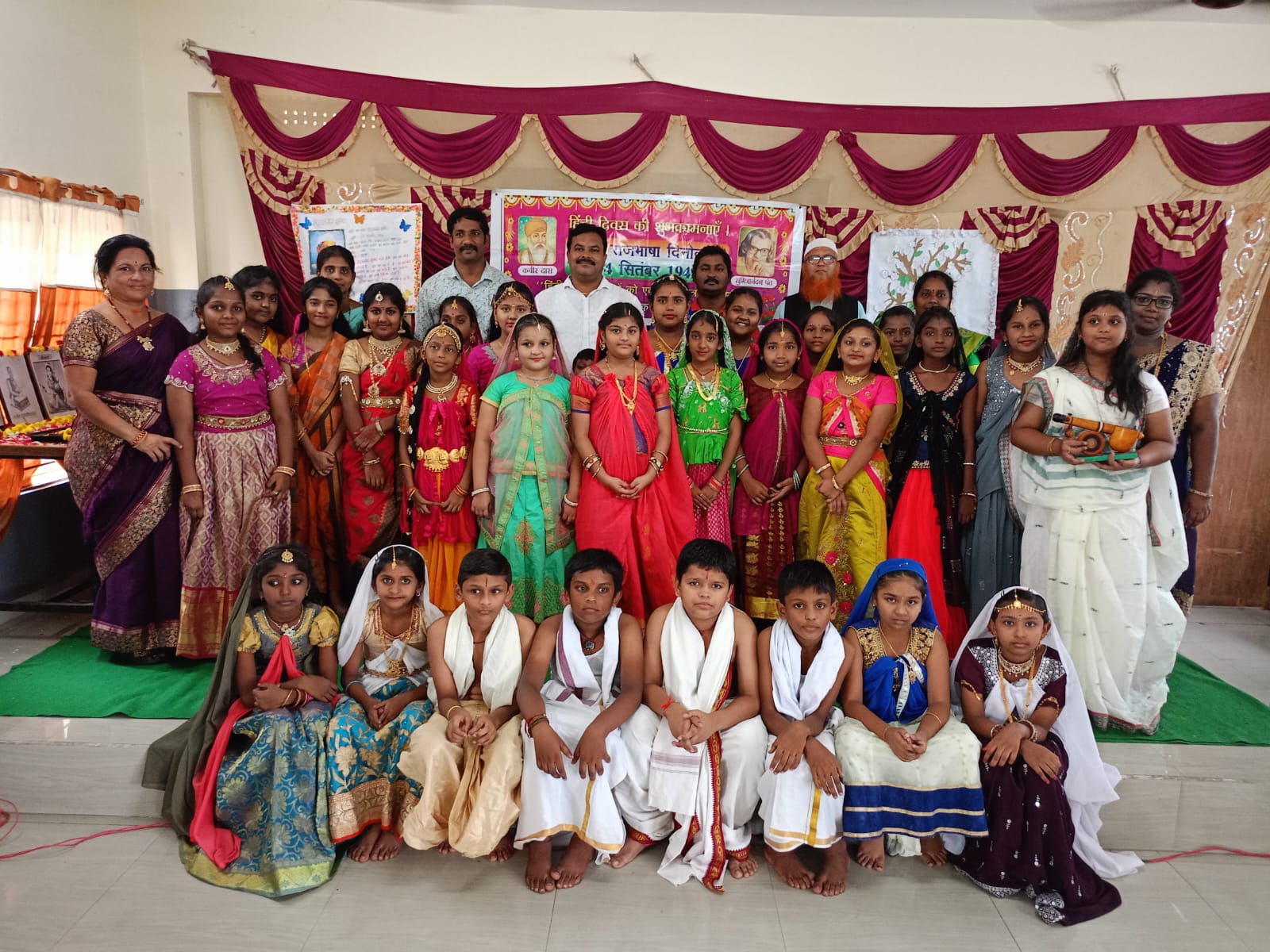 విద్యార్థులకు వ్యాసరచన పోటీలు