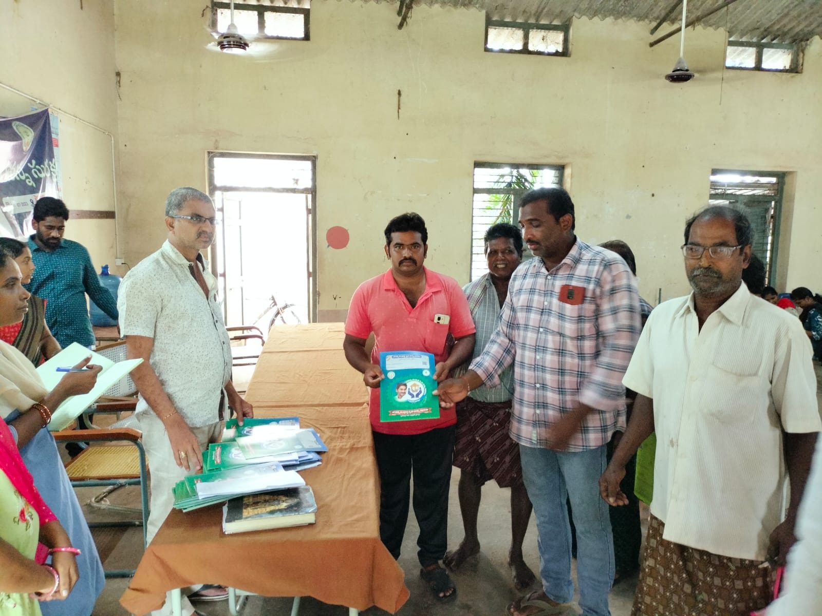 అర్హులందరికీ పింఛన్లు : పివిఎల్‌