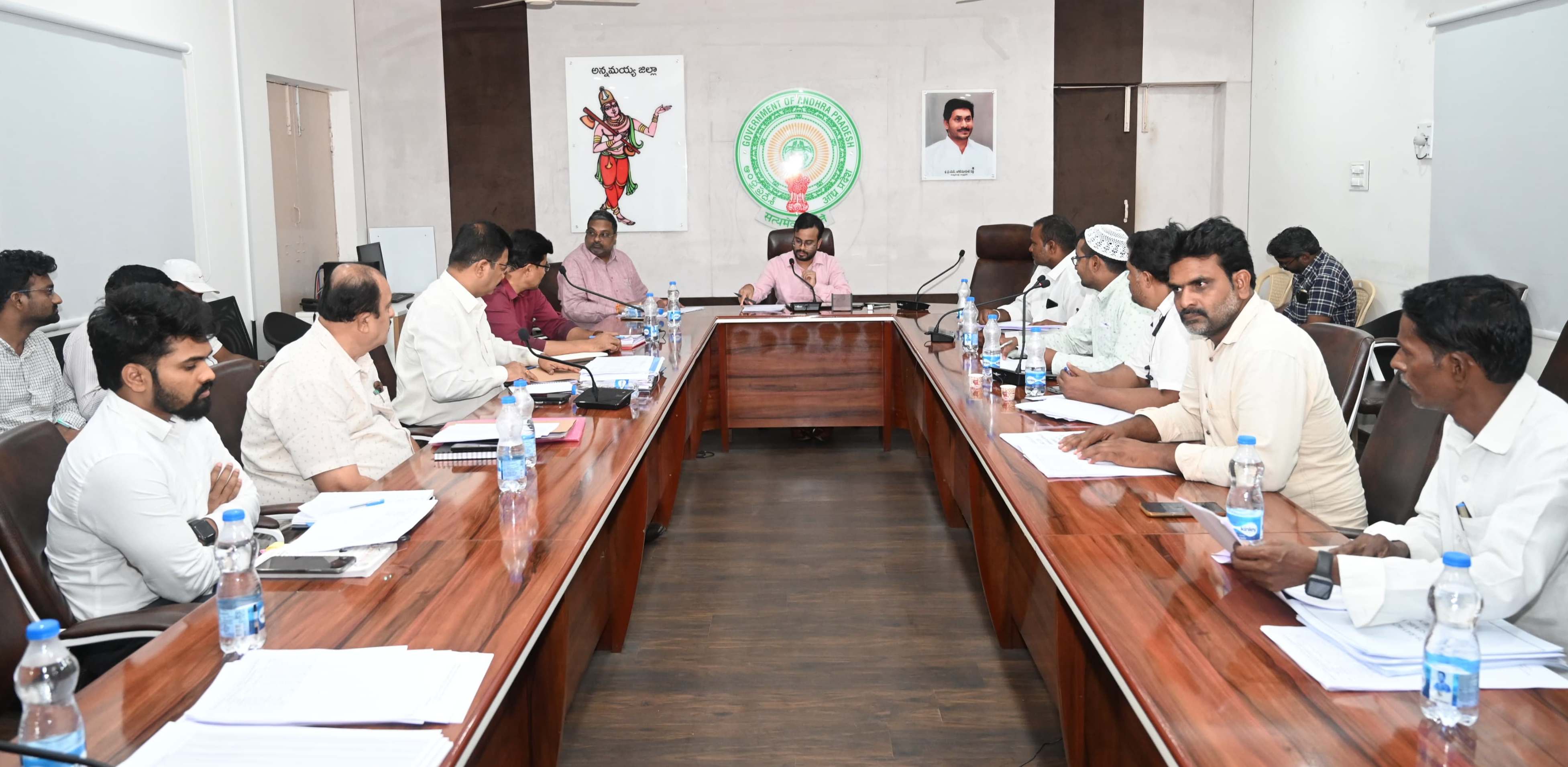సమావేశంలో మాట్లాడుతున్న జెసి ఫర్మాన్‌ అహ్మద్‌ఖాన్‌