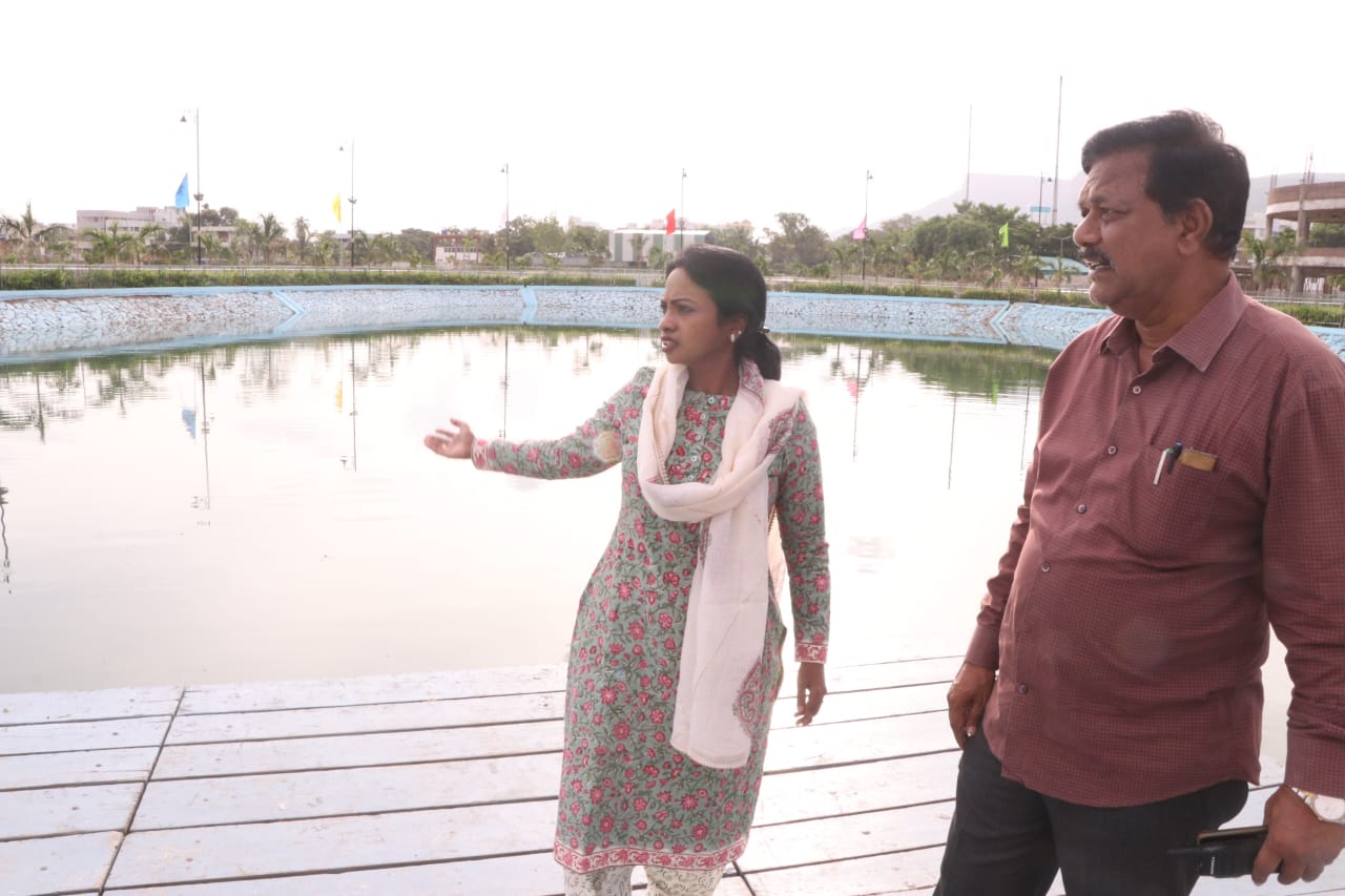 వినాయక నిమజ్జనం నేపథ్యంలో కమిషనర్‌ చెరువు పరిశీలన 