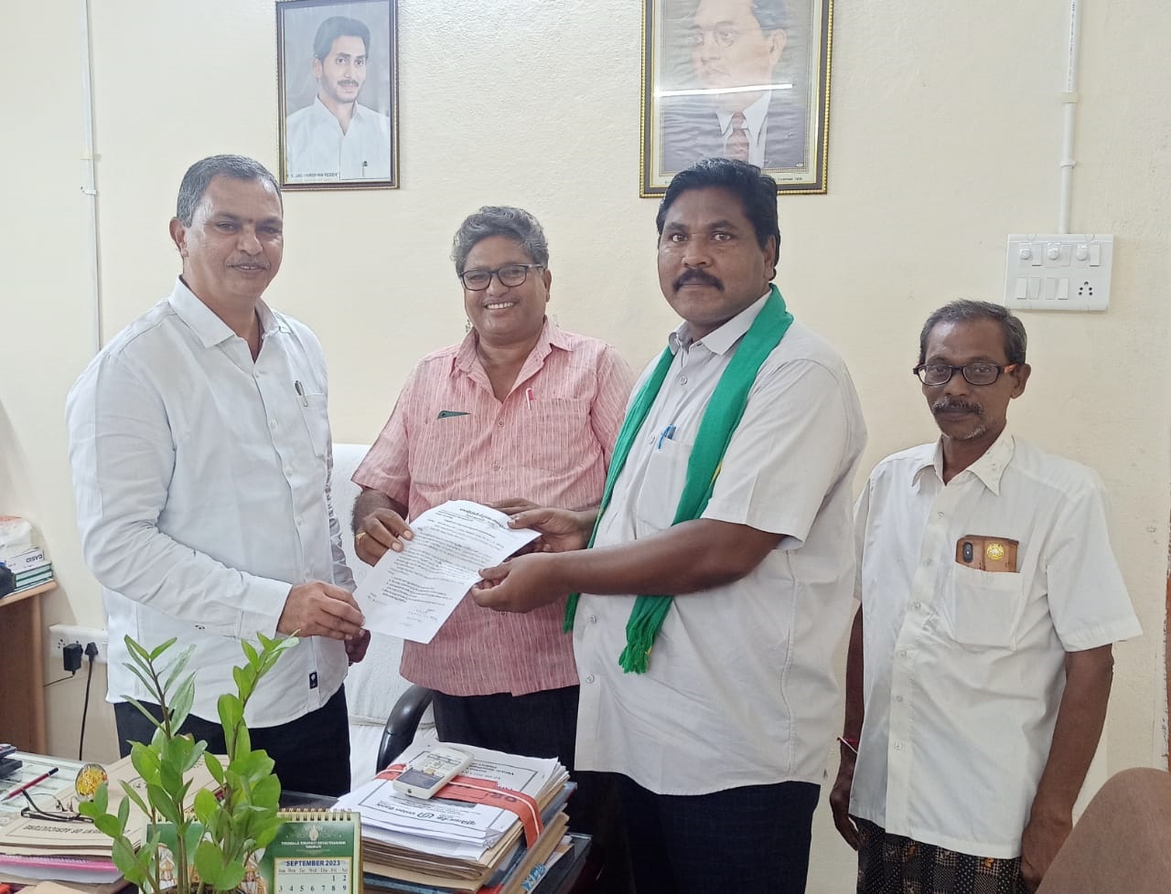 పంటల బీమాను ప్రయివేటుపరం చేయొద్దు