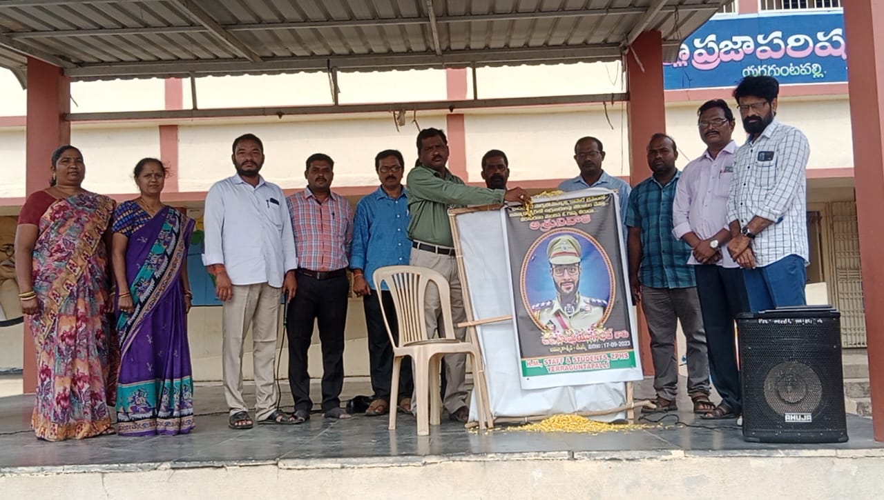 అధికారులను కోల్పోవడం బాధాకరం