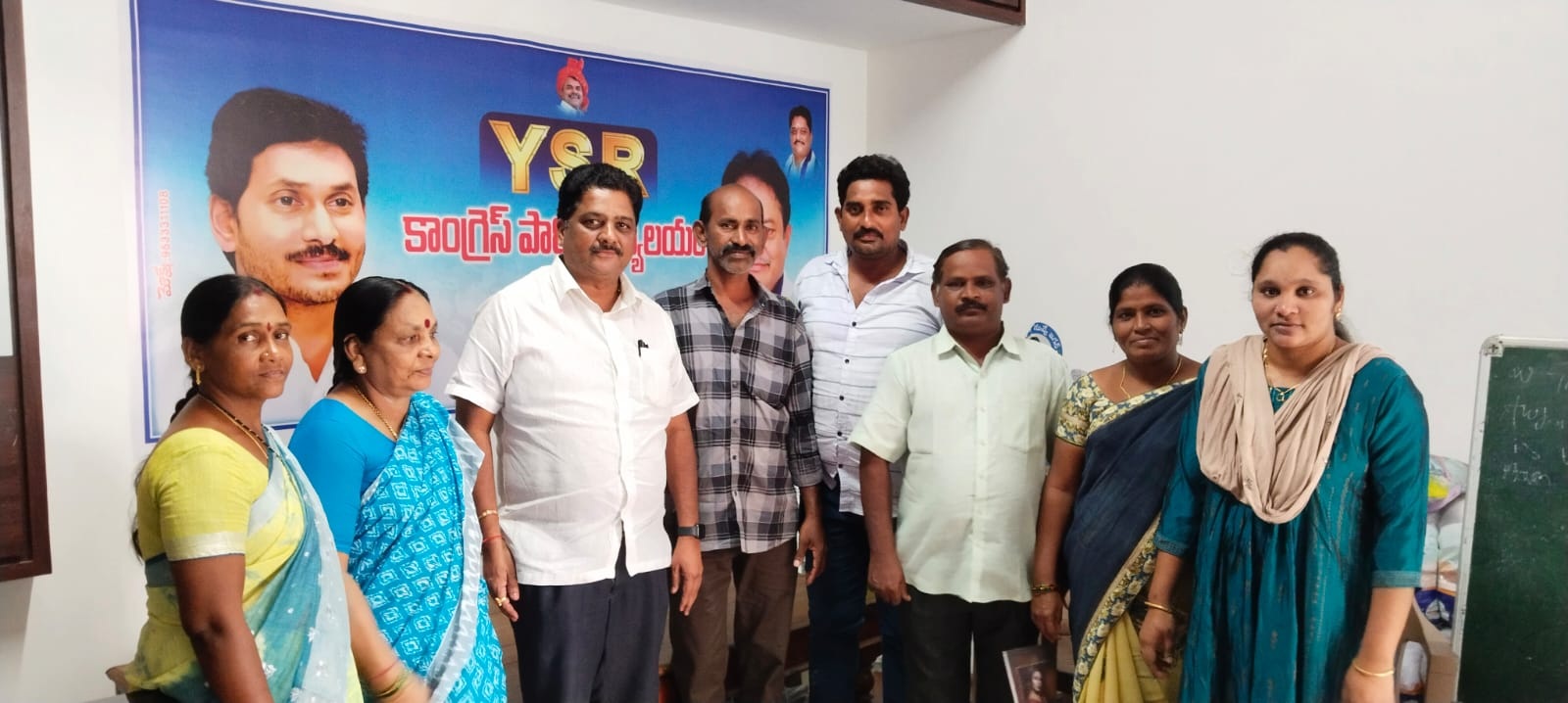 గొల్లలకోడేరు పంచాయతీలో గ్రూపుల పోరుకు తెర