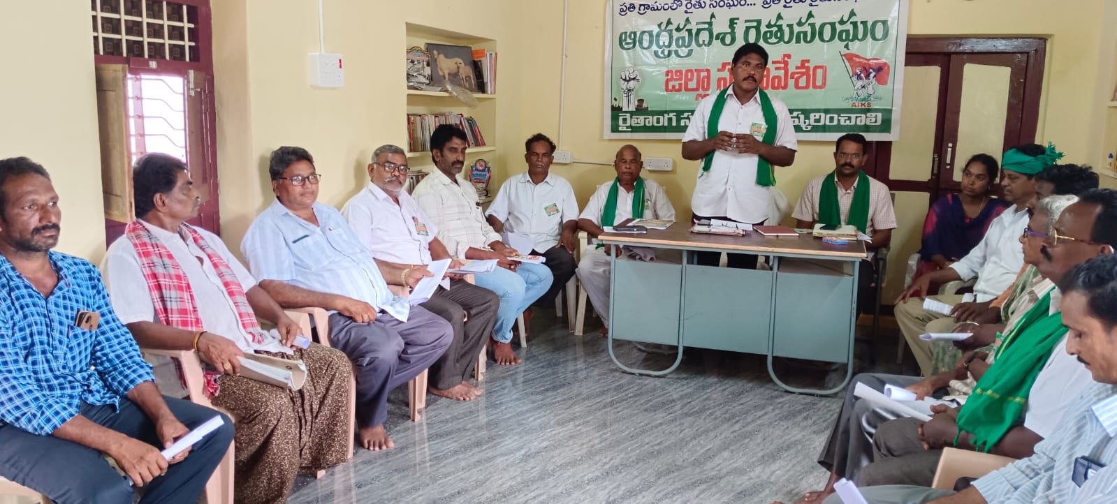 అప్పుల ఊబిలో అన్నదాతలు