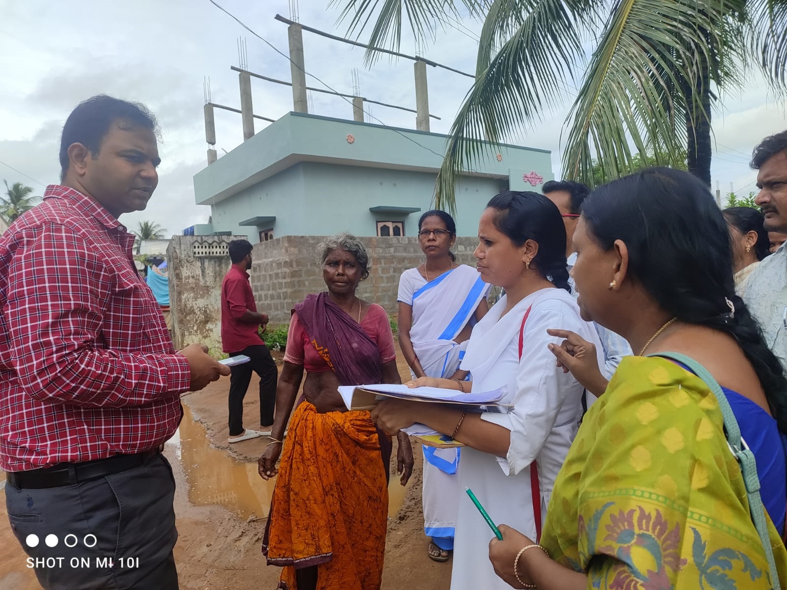 ఆరోగ్యసురక్షతో పేదలకు మెరుగైన వైద్యం - ఐటిడిఎ పిఒ ఎం.సూర్యతేజ