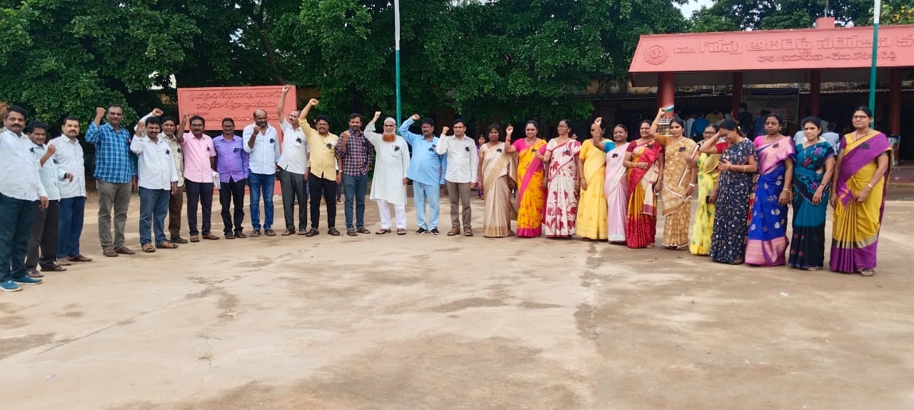 జిపిఎస్‌ను వ్యతిరేకిస్తూ నల్లబ్యాడ్జీలతో నిరసన