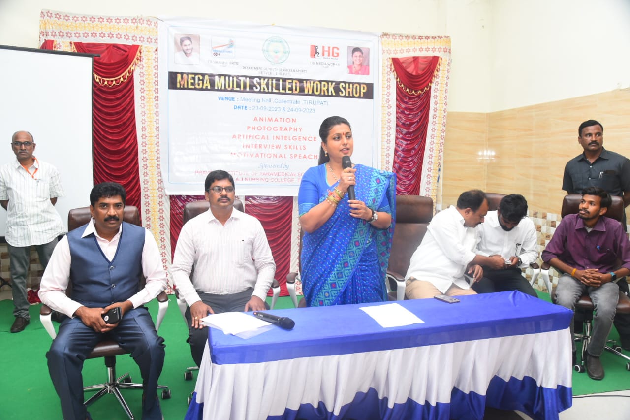 వర్కుషాపులో మాట్లాడుతున్న మంత్రి ఆర్‌కె రోజా 