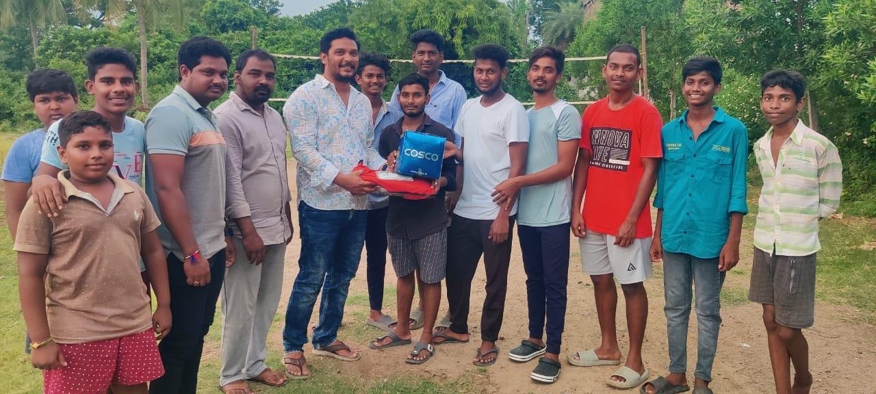 టిబిఆర్‌ ఫౌండేషన్‌లో వాలీబాల్‌ కిట్లు అందజేత