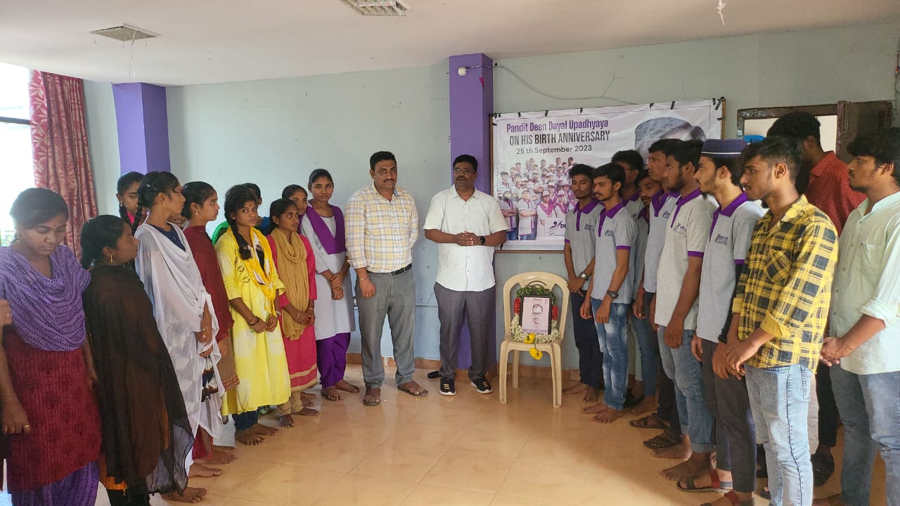 దేశభక్తిని పెంపొందించుకోవాలి