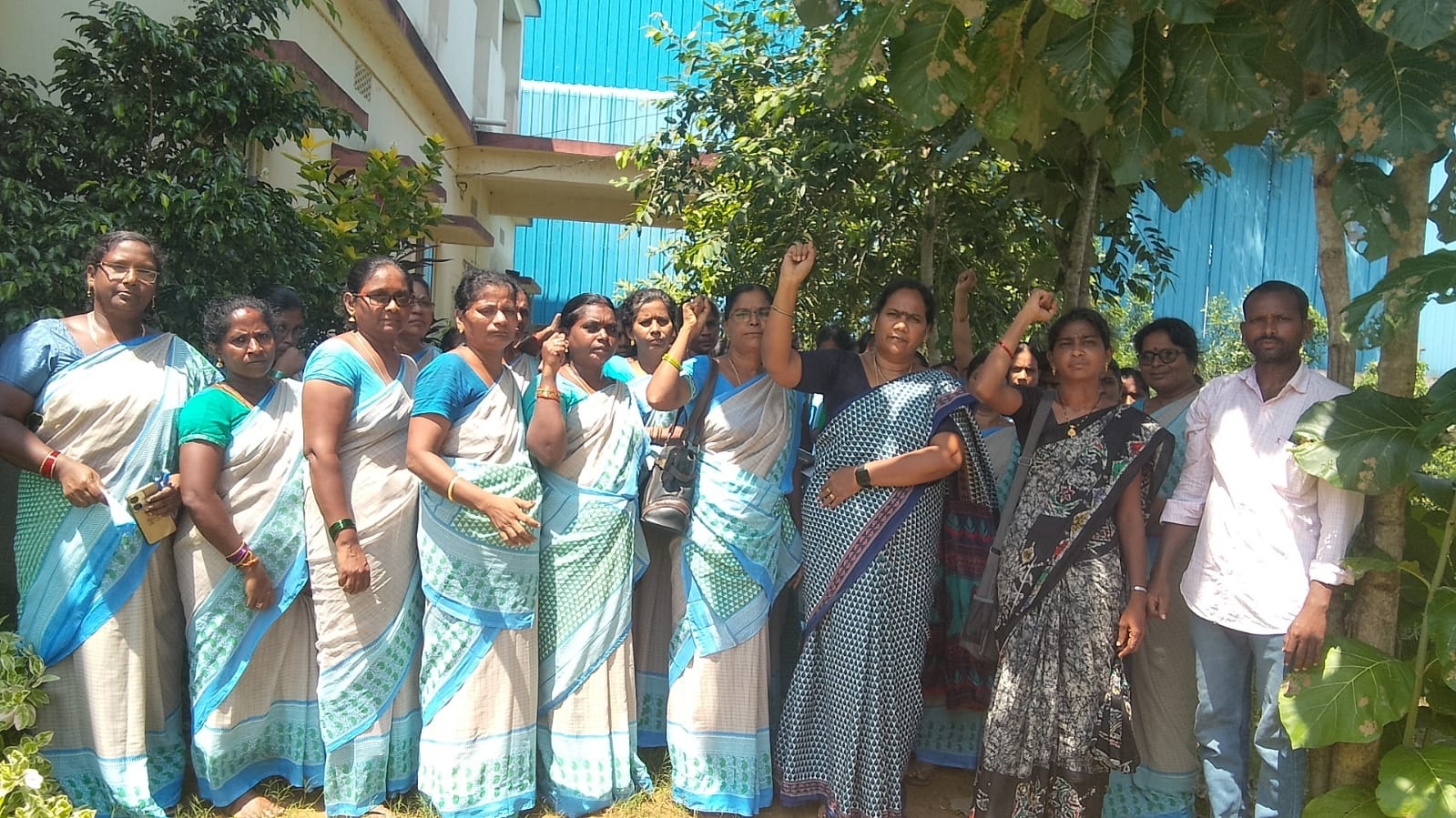 అంగన్‌డీలపై నిర్బంధకాండ సరికాదు