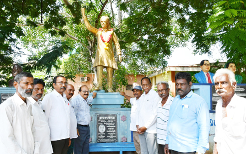 భగత్ సింగ్ విగ్రహానికి నివాళి